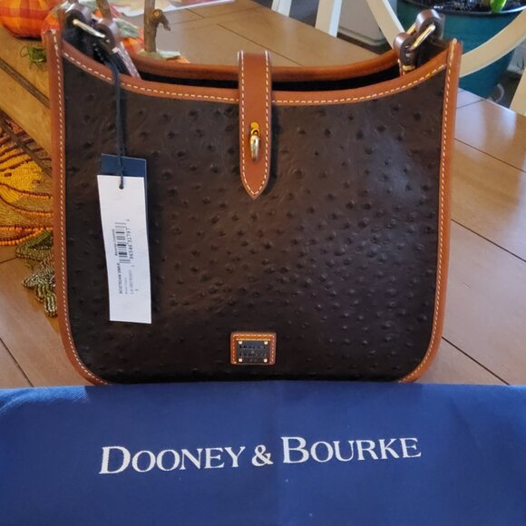 Brand New Dooney&Bourke Messenger Crossbody in Brown Tmoro Ostrich Print - Picture 1 of 9